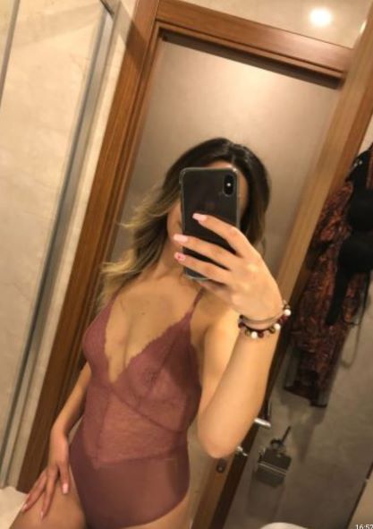 gözlüklü sıratan escort