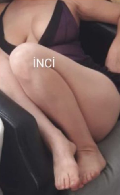 esc bayan incinin büyük ayakları