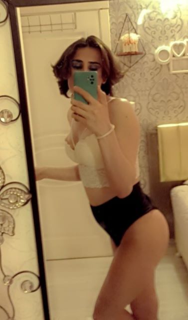 seksi fiziği ile dikkat çeken travesti