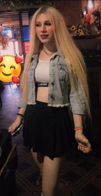 göğüsleri büyük travesti esc