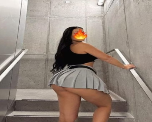 koca kalçalı genç bayan