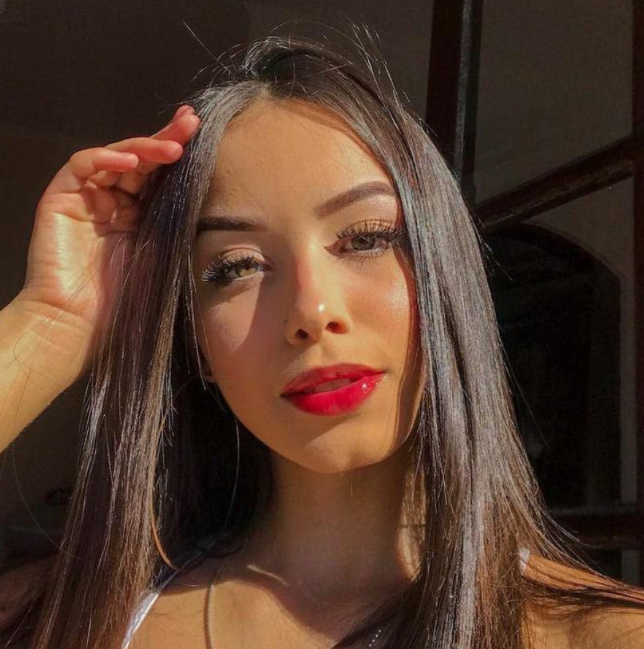 makyajlı escort kız