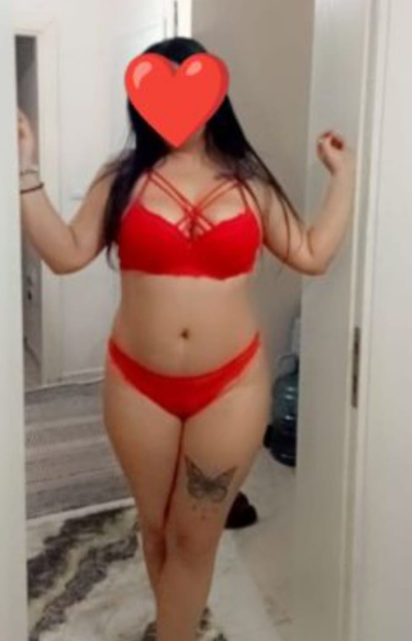 kırmızılar içinde seksi escort