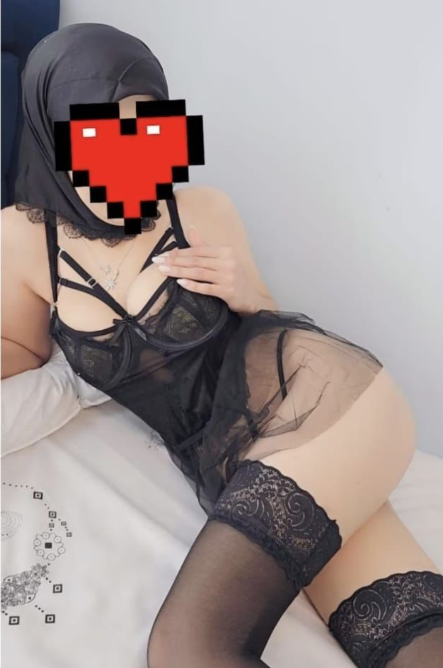 gecelik giyen seçil