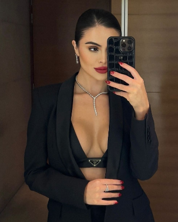 yaşını göstermeyen escort